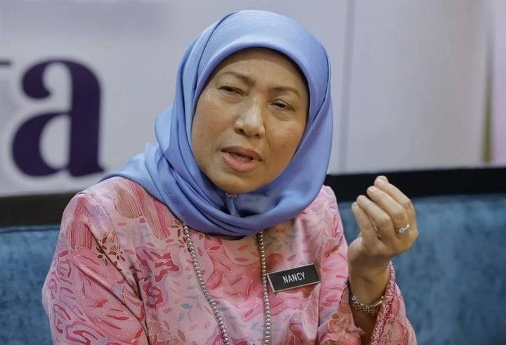 強制託兒所通知缺席兒童家長　南希：避免被遺忘困車內致死案