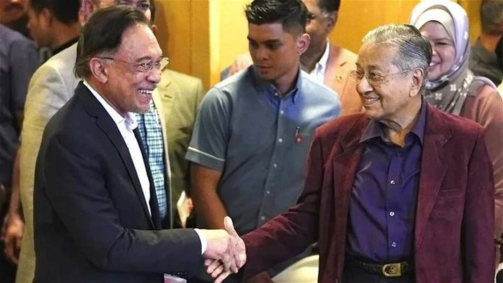 馬哈迪：有意將首相之位交給安華　只是政變讓希盟失去多數支持