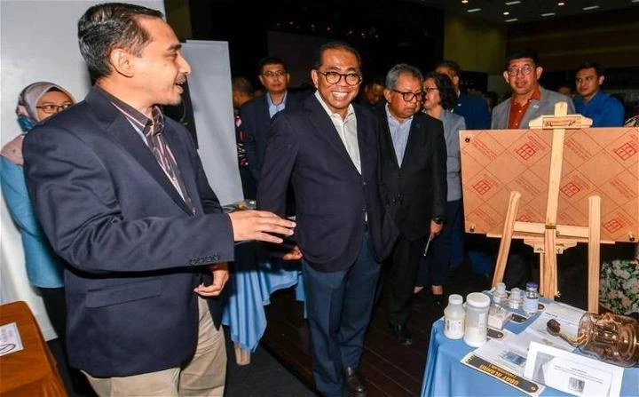 高教部長：大學勿過於執著於排名