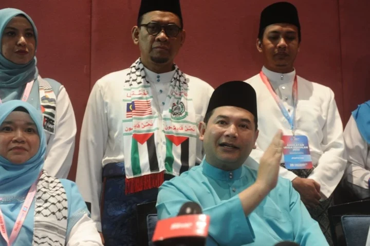 民調稱安華支持率下降　拉菲茲：至少比前3任首相高