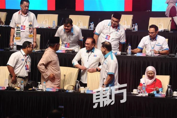 公正黨大會次日　現場出現大量空座位