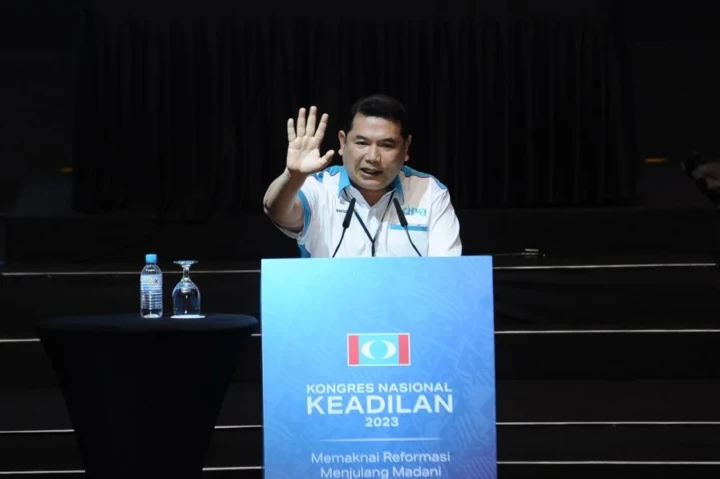 拉菲茲要安華別學慕尤丁　「別將退位當噱頭」