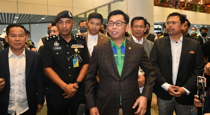 121獲救豬仔料凌晨回國 外交副部長親迎接