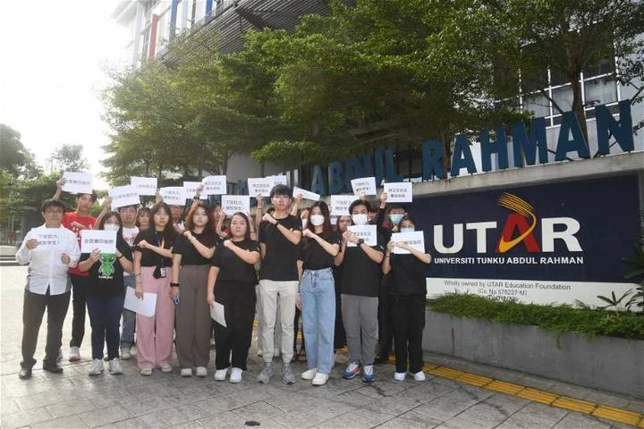 數十名優大學生示威抗議　譴責校方校園選舉秋後算帳  無理打壓學生自由