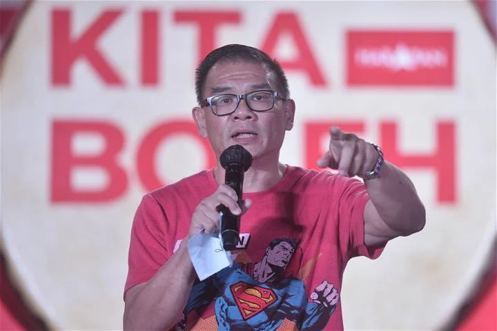 充公13本《一帶一路》漫畫　高庭諭令政府賠償丘光耀5萬