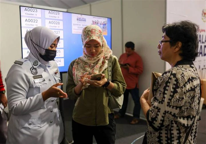 昌明政府慶典交警櫃檯湧現人潮　民眾抱怨排隊2小時繳罰