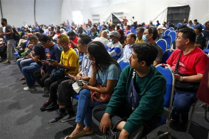 昌明政府慶典交警櫃檯湧現人潮　民眾抱怨排隊2小時繳罰