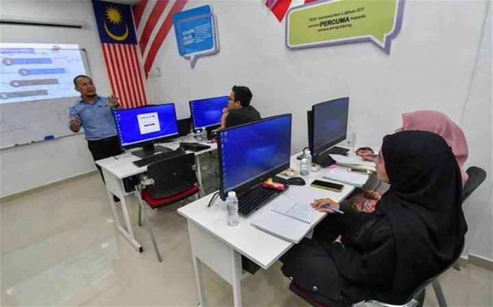 法米：培養更多年輕企業家　通訊部將提升數碼經濟中心