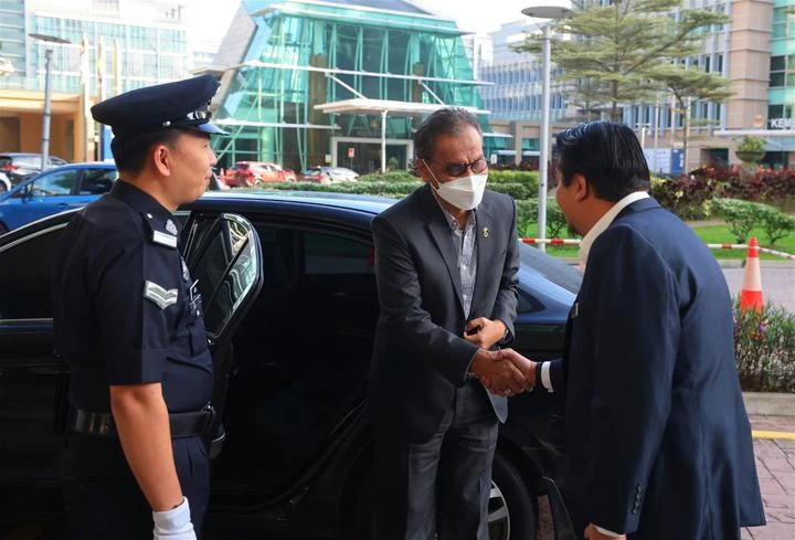 團結政府內閣改組　新科正副部長打卡上班