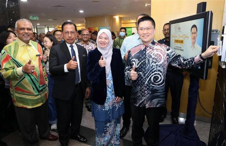 今午到教育打卡上任　黃家和：2天前宣誓後立馬投入副教長工作