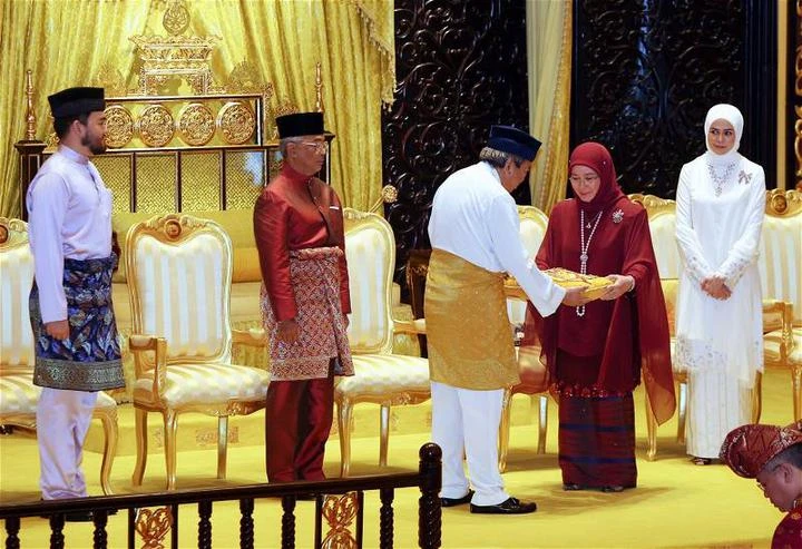 元首後獲封賜雪州王室一級勛銜