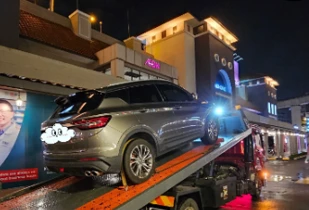 涉水逃離蒲種IOI廣場　網民：修車費高達3萬令吉