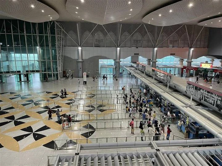 聖誕長周末最後一天　馬新關卡通關車龍再現