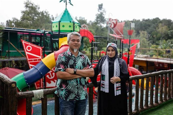 孩子愛玩水上活動　男子花數十萬住家後方打造水上樂園