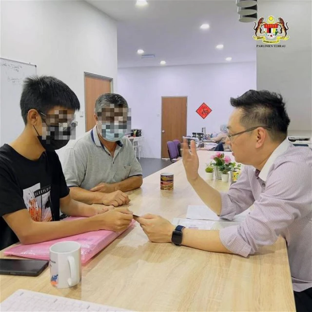 前後赴布城20多次　17歲少年生日喜獲公民權