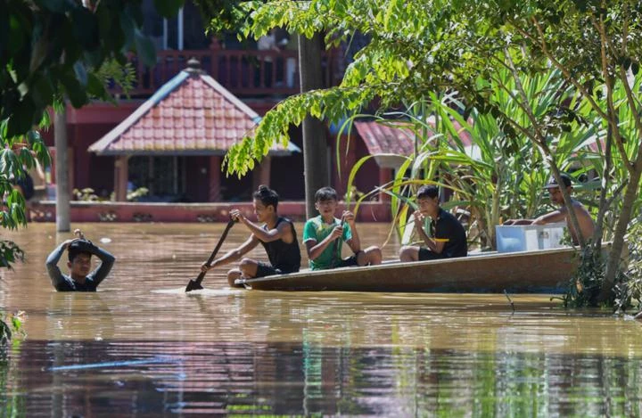 5州水災情況好轉　大馬警方派750警力和144設備賑災