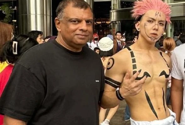 「他不穿衣又Ok? 」 亞航CEO上傳與Cosplayer合照為自己打抱不平