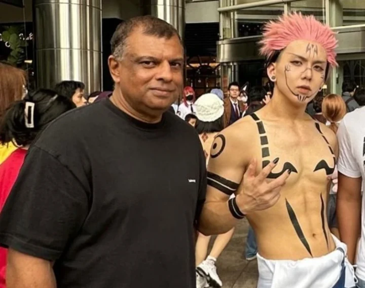 「他不穿衣又Ok? 」 亞航CEO上傳與Cosplayer合照為自己打抱不平