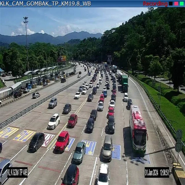 假期結束遊子陸續返城 加叻大道往KL出現7公里長車龍