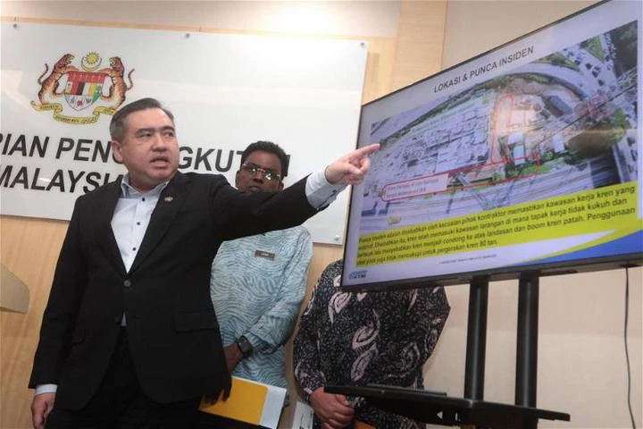 起重機墜落鐵軌　交通部：承包商危險區施工將受嚴懲