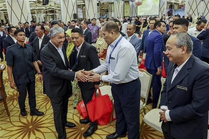 「後門政府」行動浪費人民時間　阿末扎希促反對黨共同重建國家