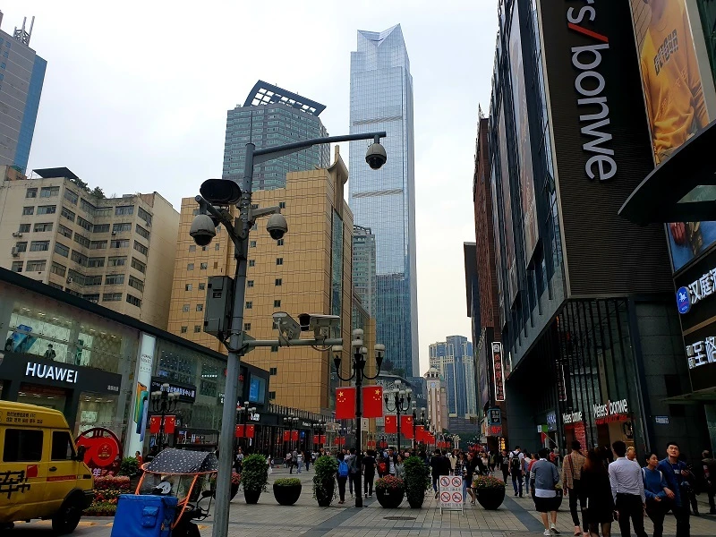 街上設置臉部識別電眼，政府說更安全但或會侵犯隱私，你認為呢？