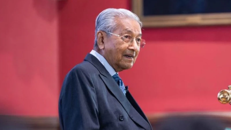 扎希貪污案證人：馬哈迪也獲260萬政治獻金