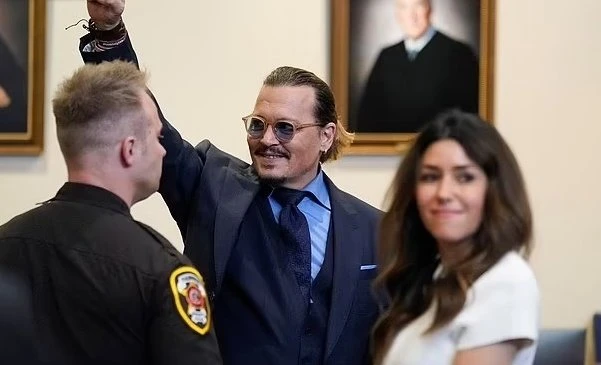 法庭文件曝光 酒瓶性侵事件另有內情？安珀赫德爆強尼特普患性功能障礙