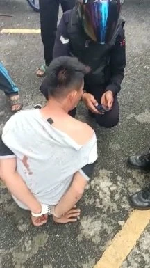 疑偷竊遭毆打　華裔青年臉部鮮血直流