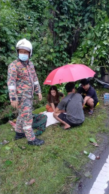 休閒巴失控翻覆 2男1女輕重傷