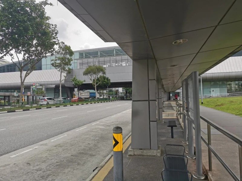 一坐下就看不見巴士到站　總理夫人批陸交局：設計脫離生活