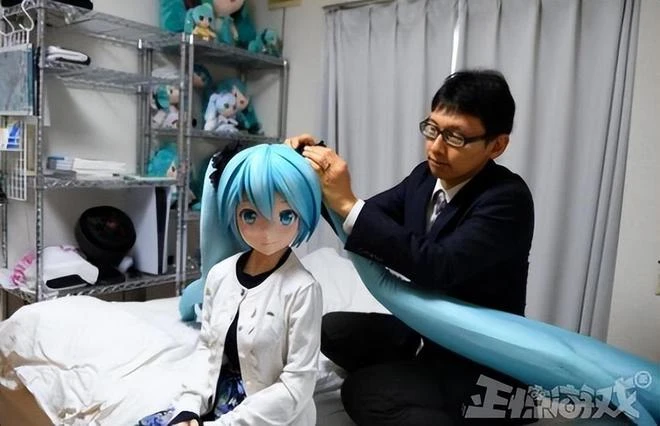 那個10萬娶紙片人的日本宅男，想去迪士尼約會，慘遭迪士尼拒絕？