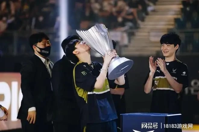 今年的GEN是否有望重現DWG2020年的統治力？