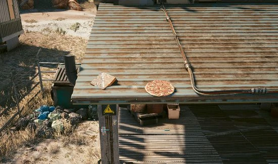 《2077》致敬《絕命毒師》彩蛋:車庫屋頂上的披薩