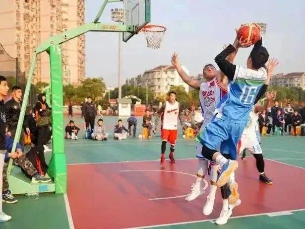 奔三的籃球少年與虛擬世界承載的籃球夢