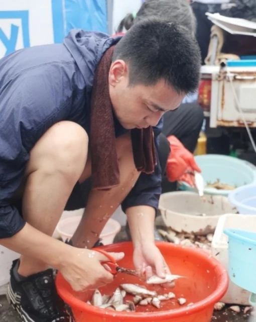 演員賣茶蛋、愛豆炸串?聊聊千年來的「地攤經濟」