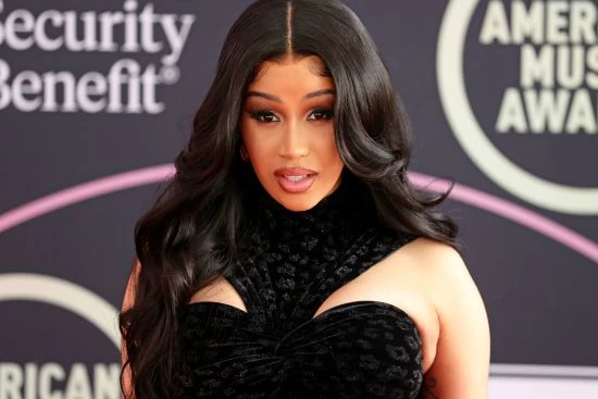 Cardi B稱因庭審錯過與COD的合作：掙不到錢好後悔