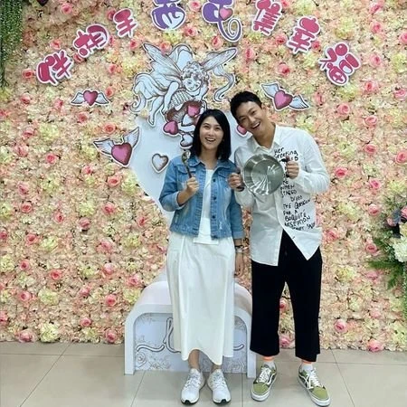 棒棒糖威廉登記結婚　甜娶前主播女友