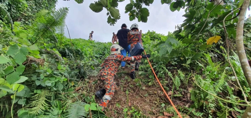 四驅車失控墜200米深谷　車內5人輕重傷