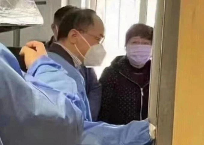 【新冠肺炎】上海副市長視察民宅　冰箱塞滿食物似做秀