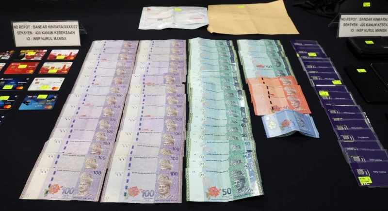 警搗破買賣銀行卡集團　捕10男女起獲38張銀行卡