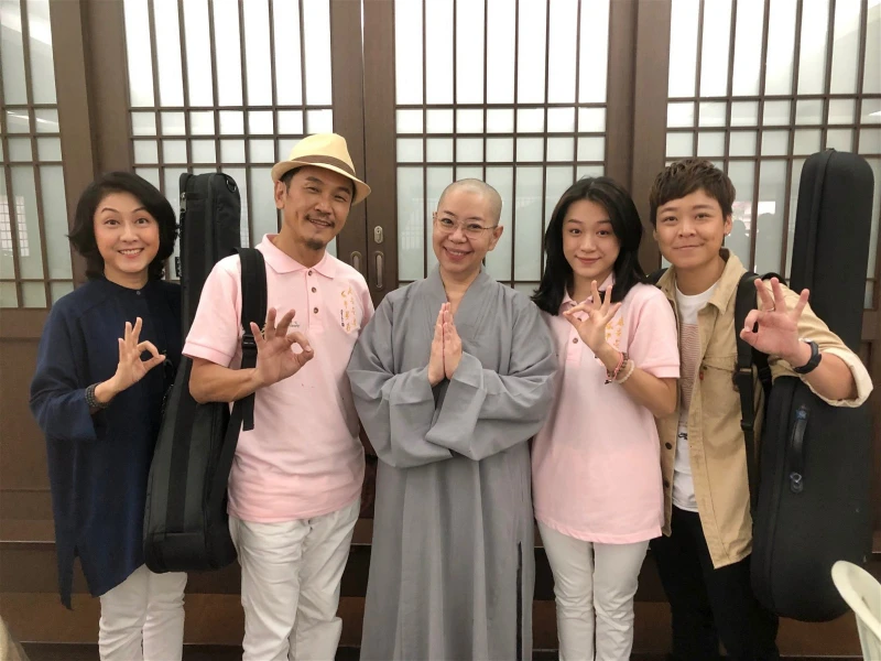 洞如法師號召眾星參與網上慈善演唱會　黃一飛全家出動獻聲