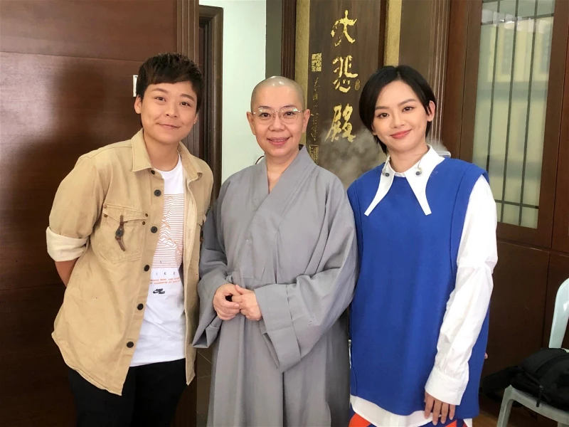 洞如法師號召眾星參與網上慈善演唱會　黃一飛全家出動獻聲