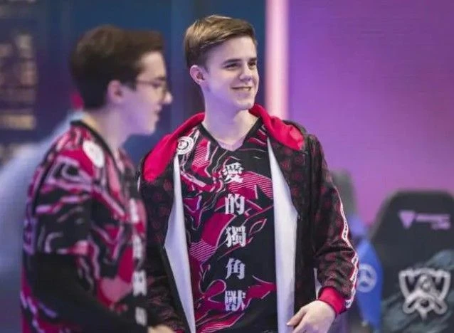 圈裡有事：LOL「草根」戰隊，是如何對抗「金主爸爸」的