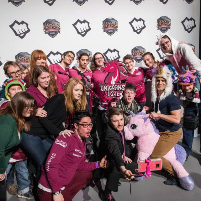 圈裡有事：LOL「草根」戰隊，是如何對抗「金主爸爸」的