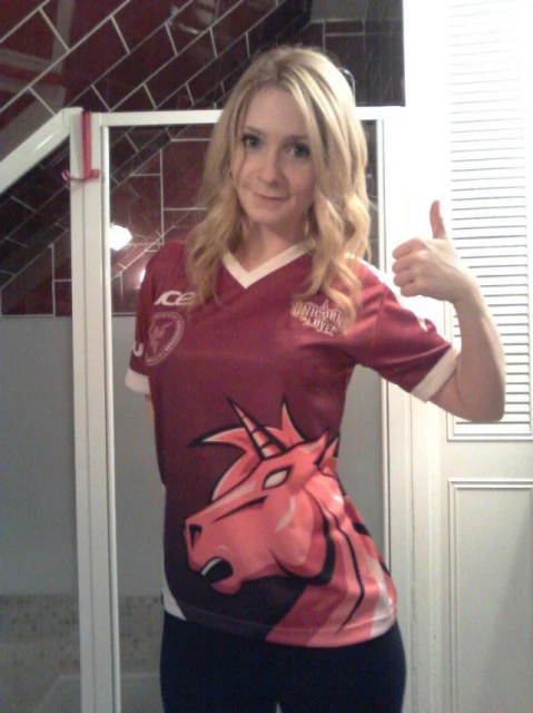 圈裡有事：LOL「草根」戰隊，是如何對抗「金主爸爸」的