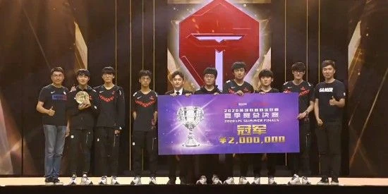 圈裡有事：LOL「草根」戰隊，是如何對抗「金主爸爸」的