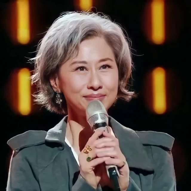 滿頭白髮亮相音樂實境秀　60歲葉蒨文：享受優雅地變老