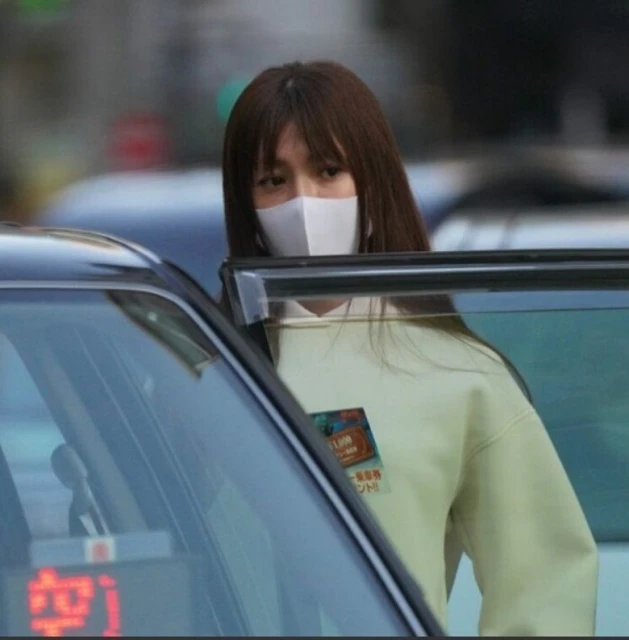 外出聚餐驚現筷子腳　深田恭子健康令人擔憂