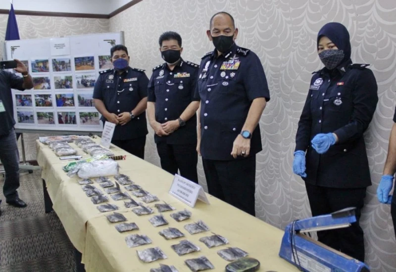 涉擁一公斤冰毒及包裝毒品器具 73歲老婦在家被捕